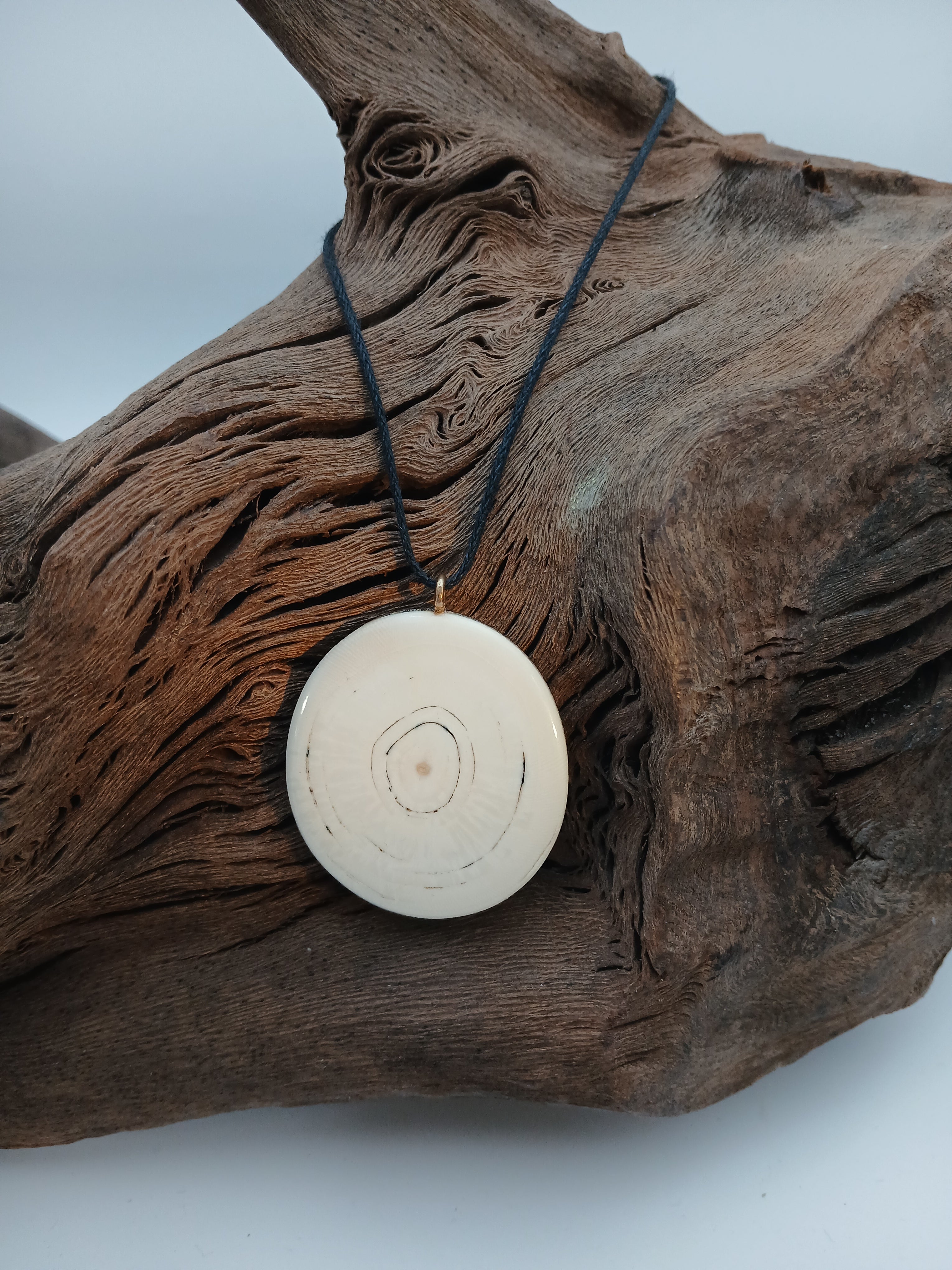 Anhänger aus Mammutelfenbein