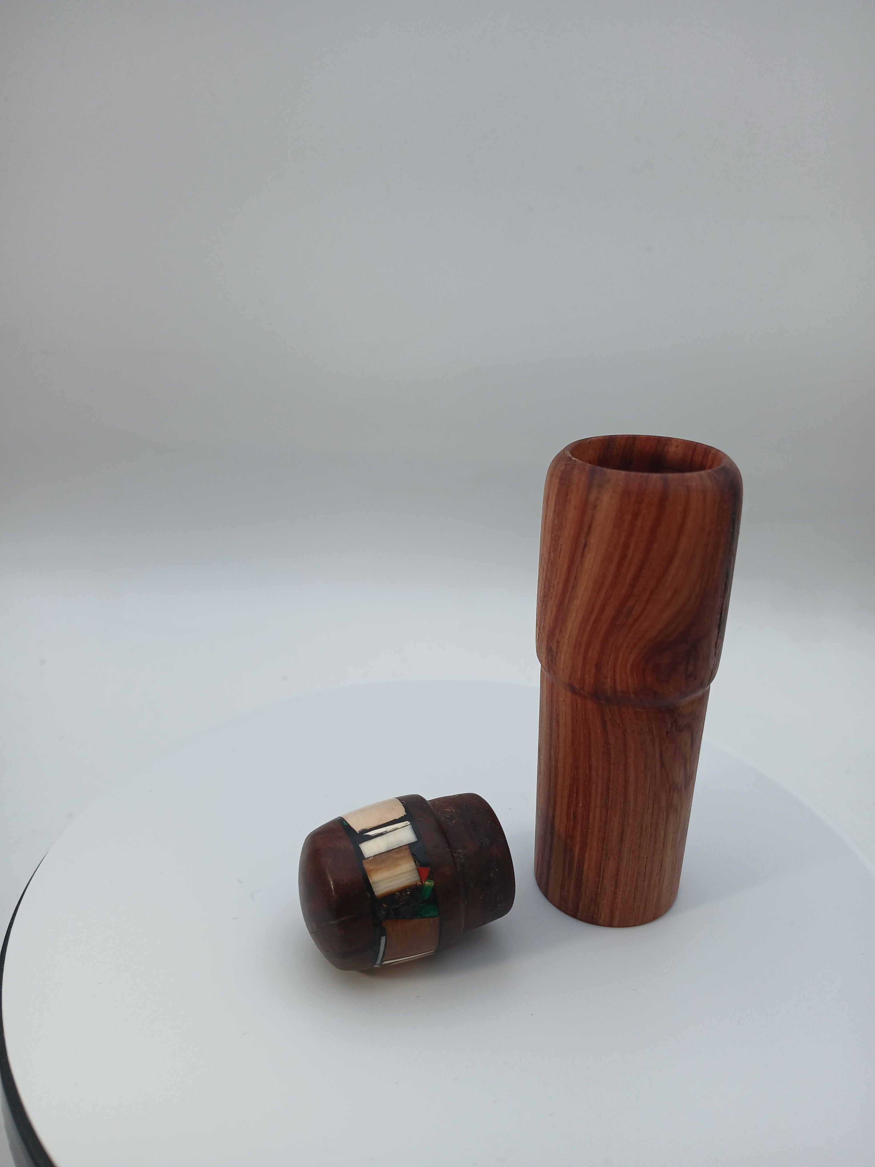 Dose mit Intarsien aus Mammutelfenbein
