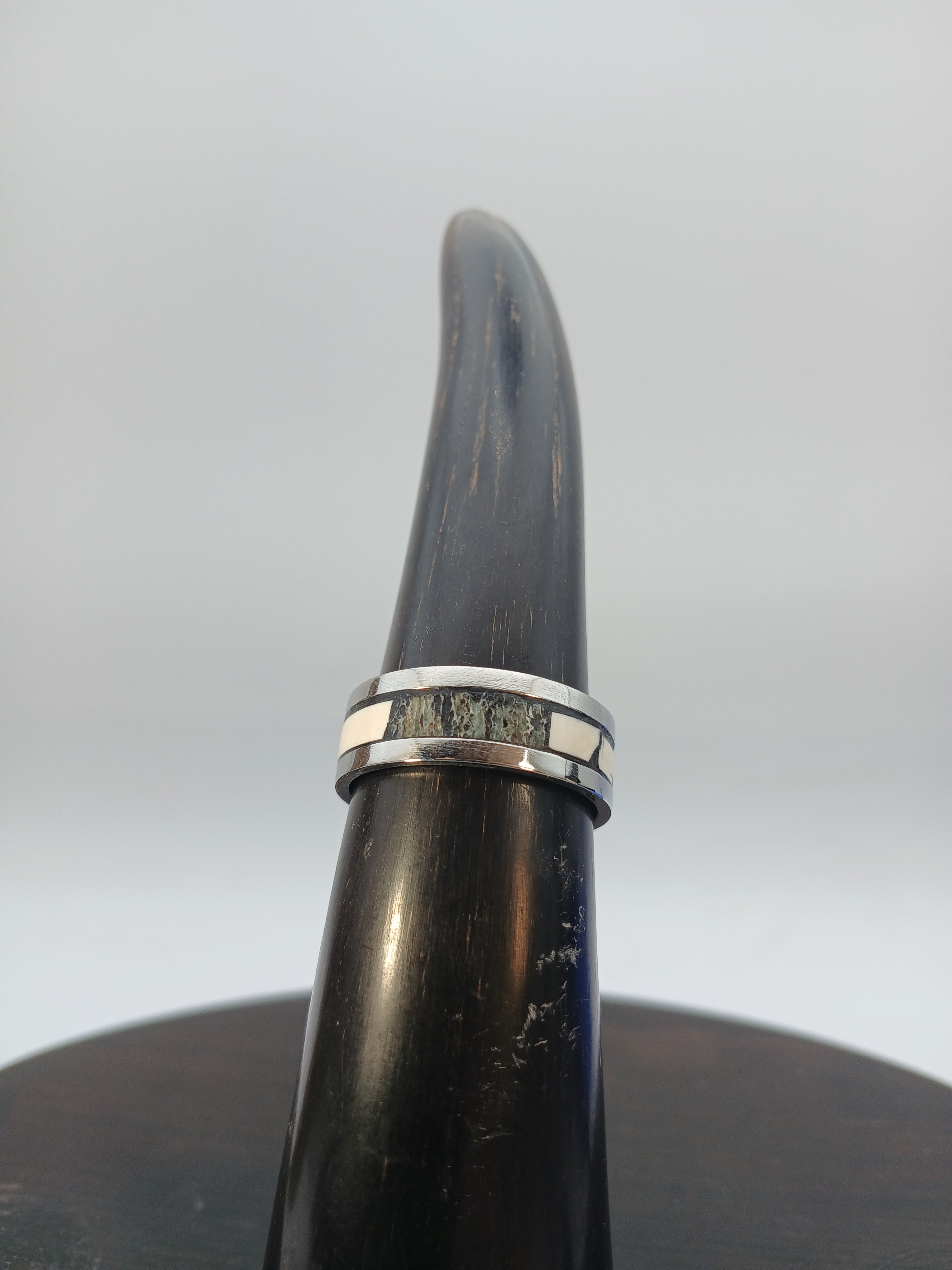 Ring aus Edelstahl mit Intarsien