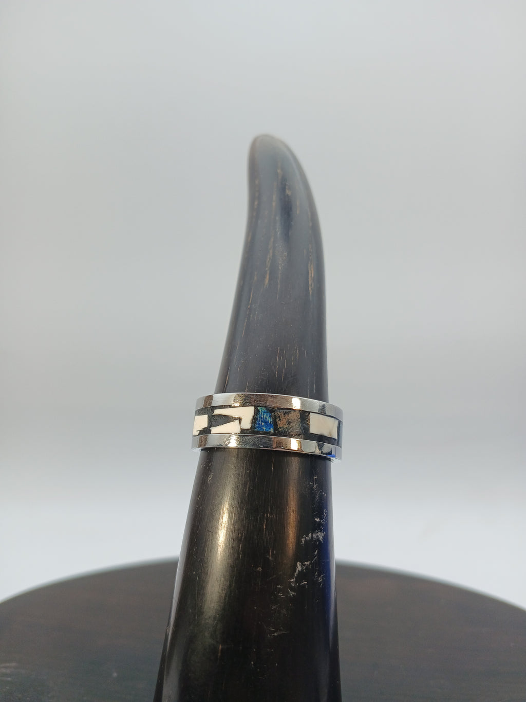 Ring aus Edelstahl mit Intarsien