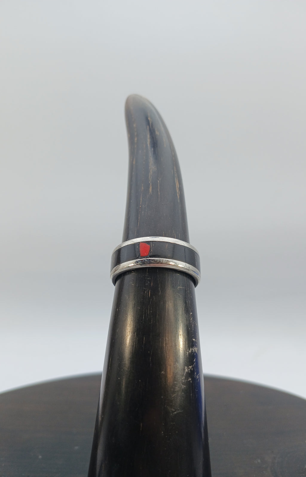 Ring aus Edelstahl mit Intarsien