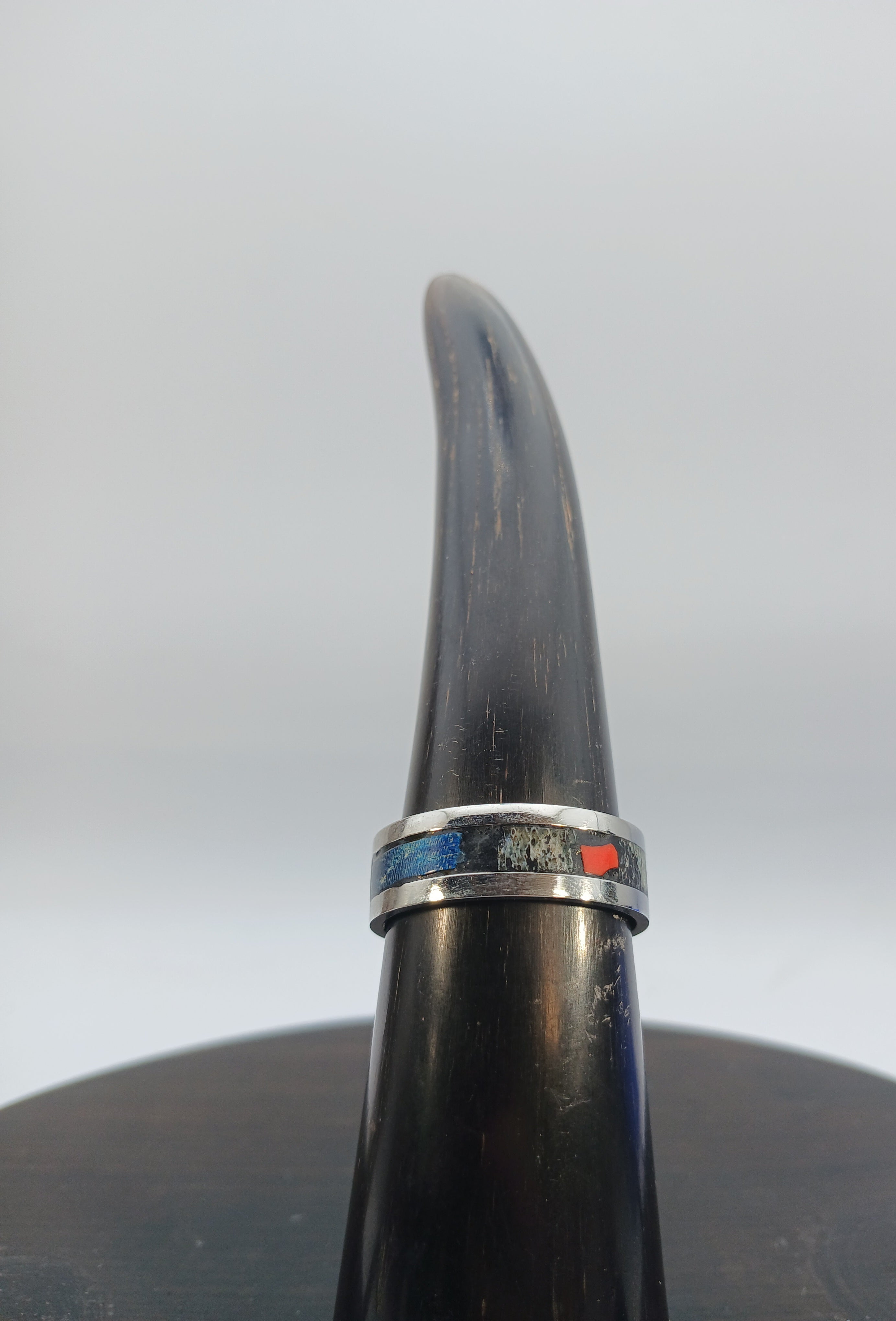 Ring aus Edelstahl mit Intarsien
