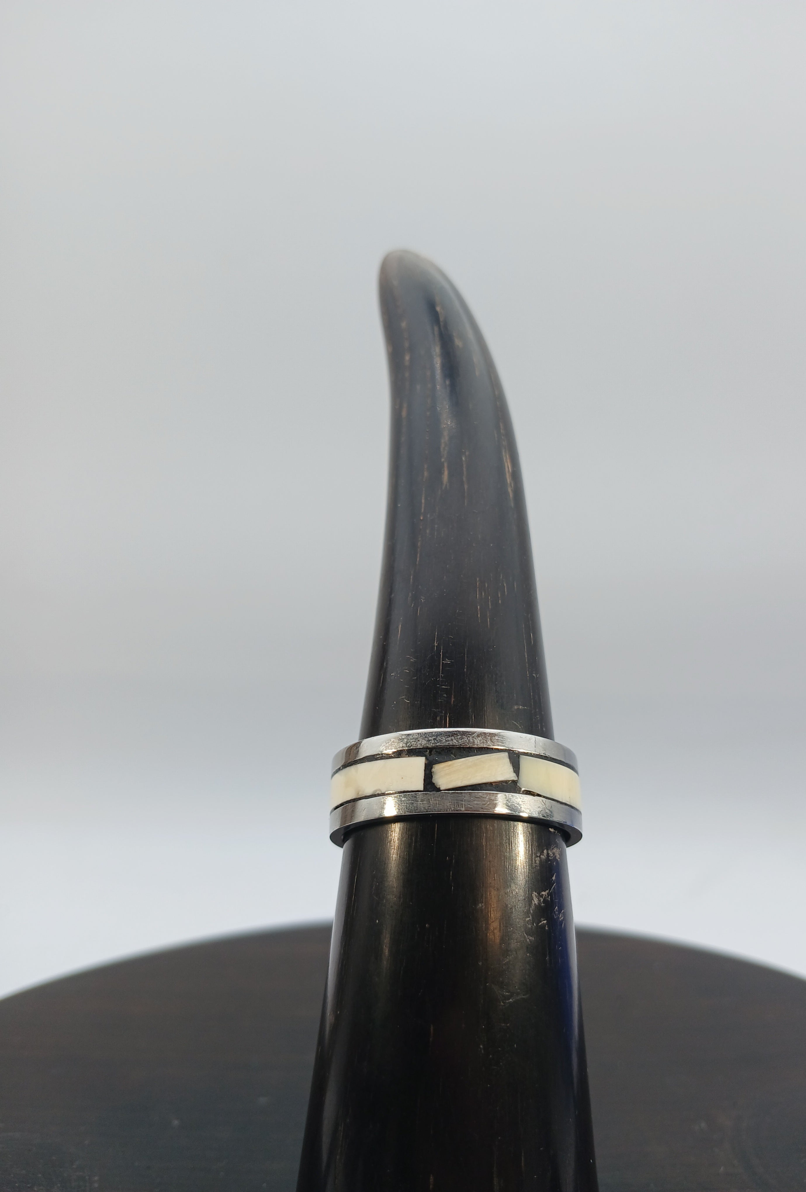 Ring aus Edelstahl mit Intarsien