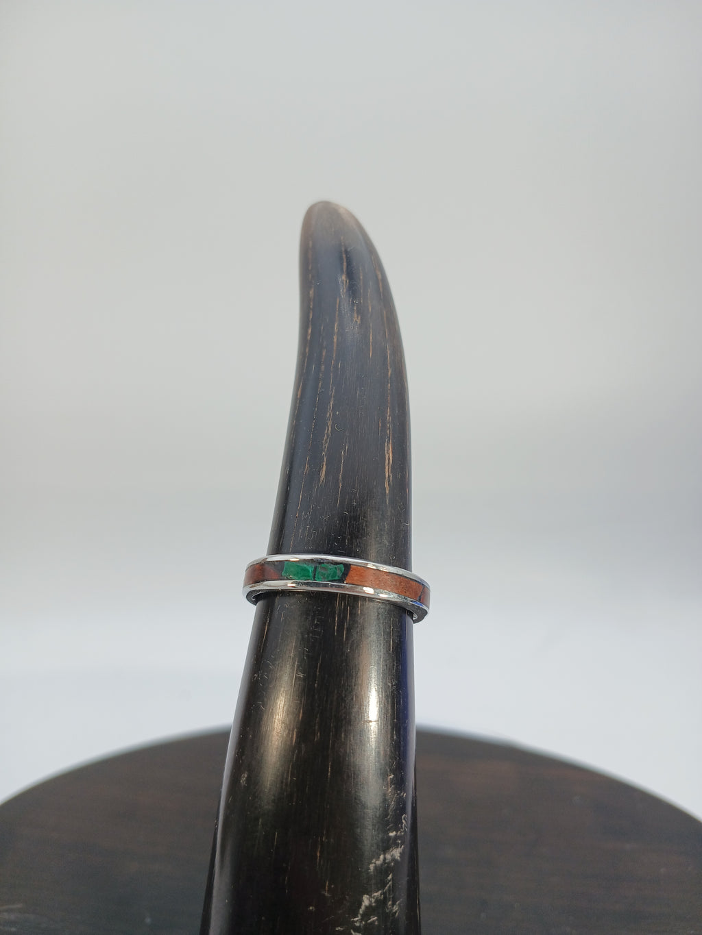 Ring aus Edelstahl mit Intarsien