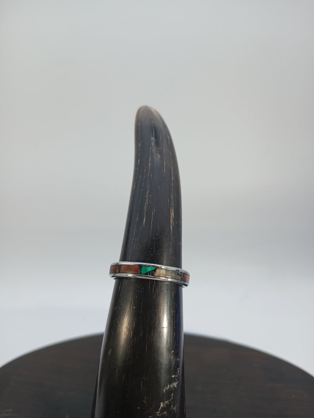 Ring aus Edelstahl mit Intarsien