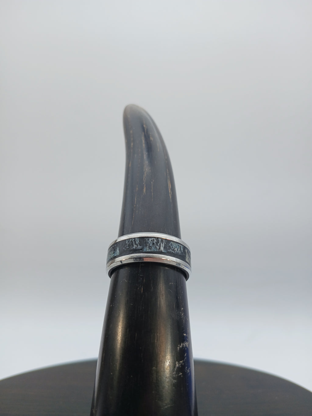 Ring aus Edelstahl mit Intarsien