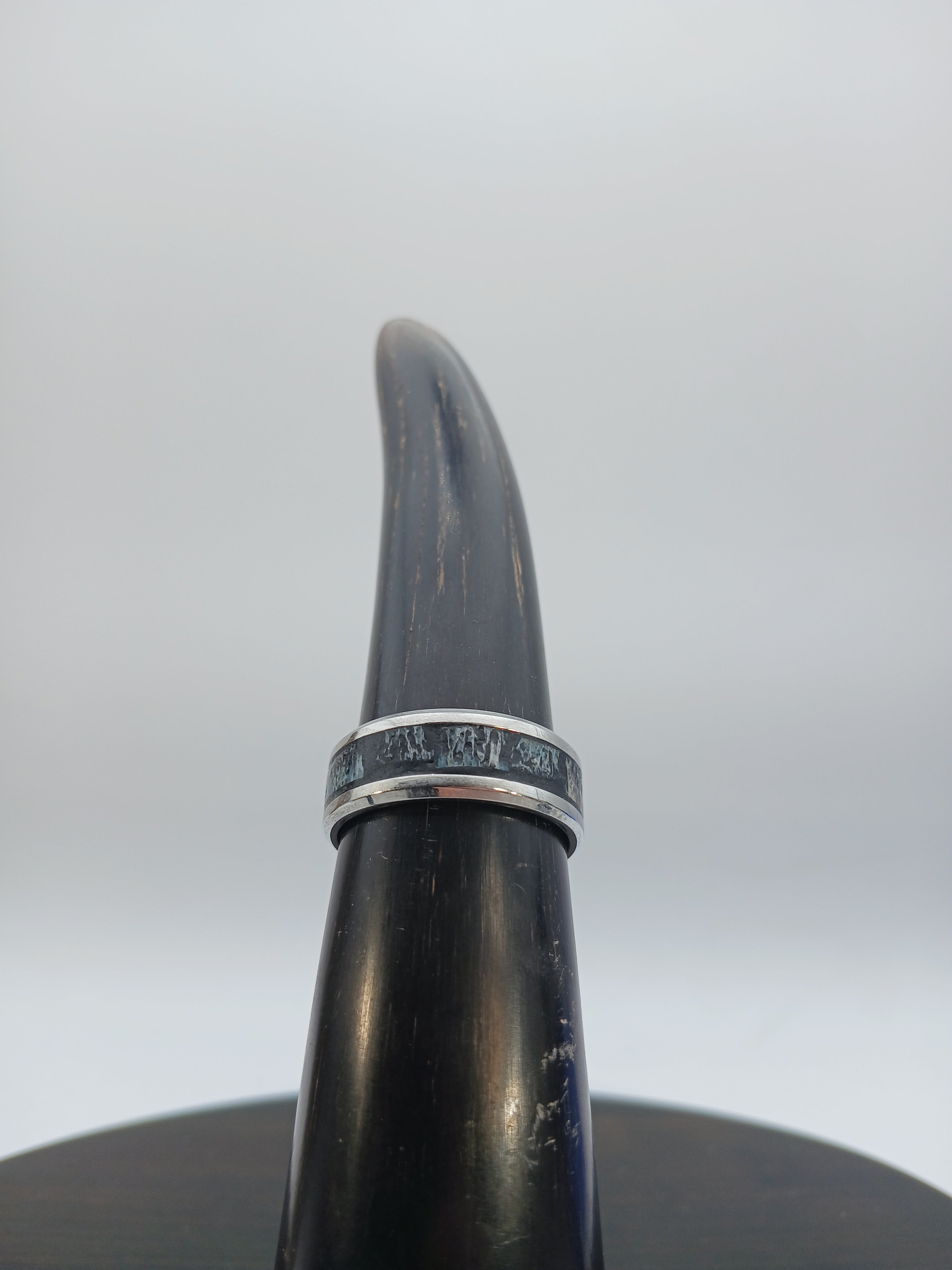 Ring aus Edelstahl mit Intarsien