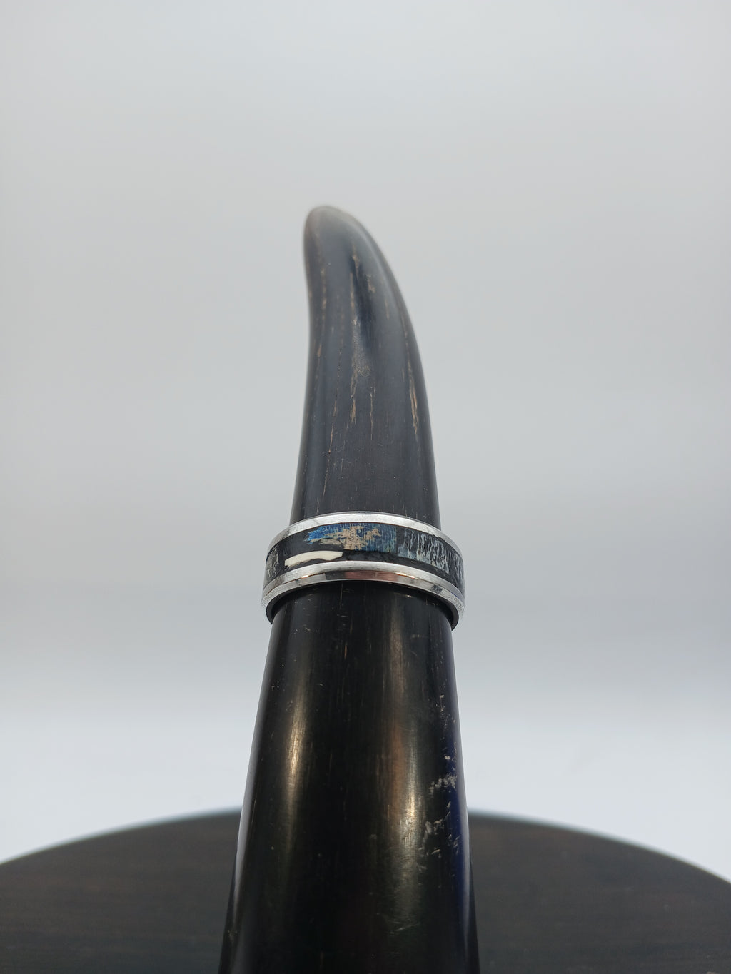 Ring aus Edelstahl mit Intarsien