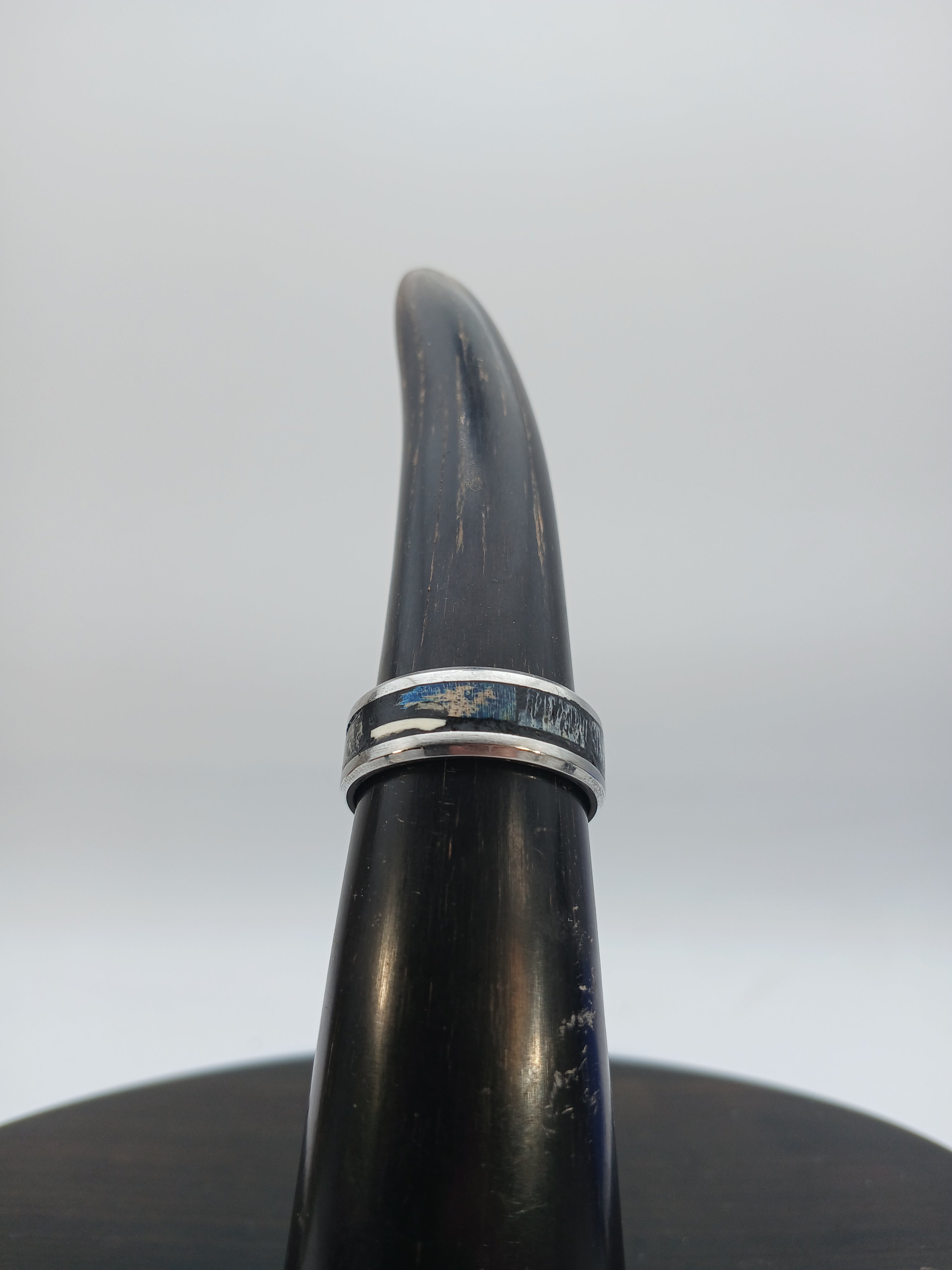 Ring aus Edelstahl mit Intarsien