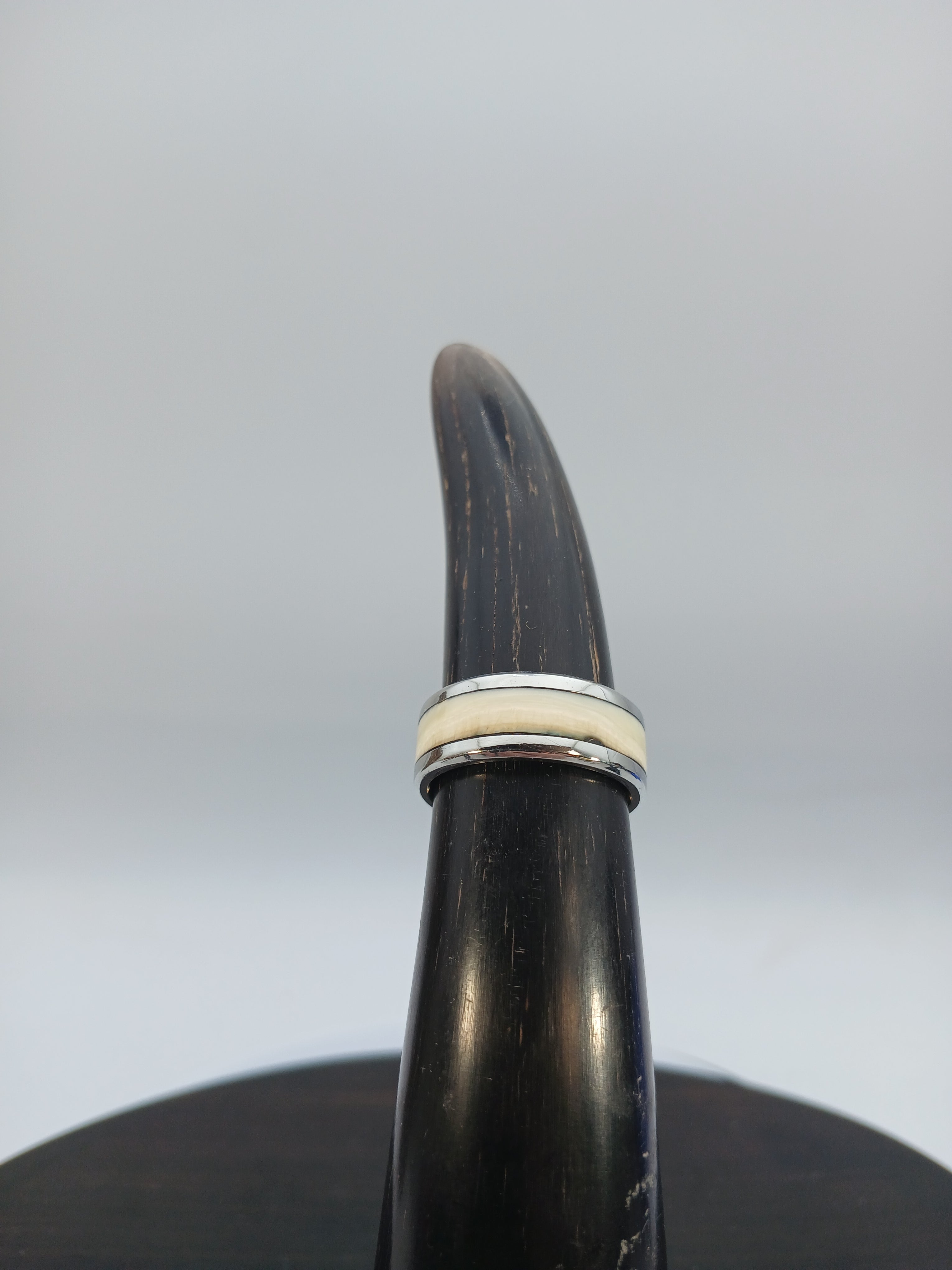 Ring aus Edelstahl mit Intarsien