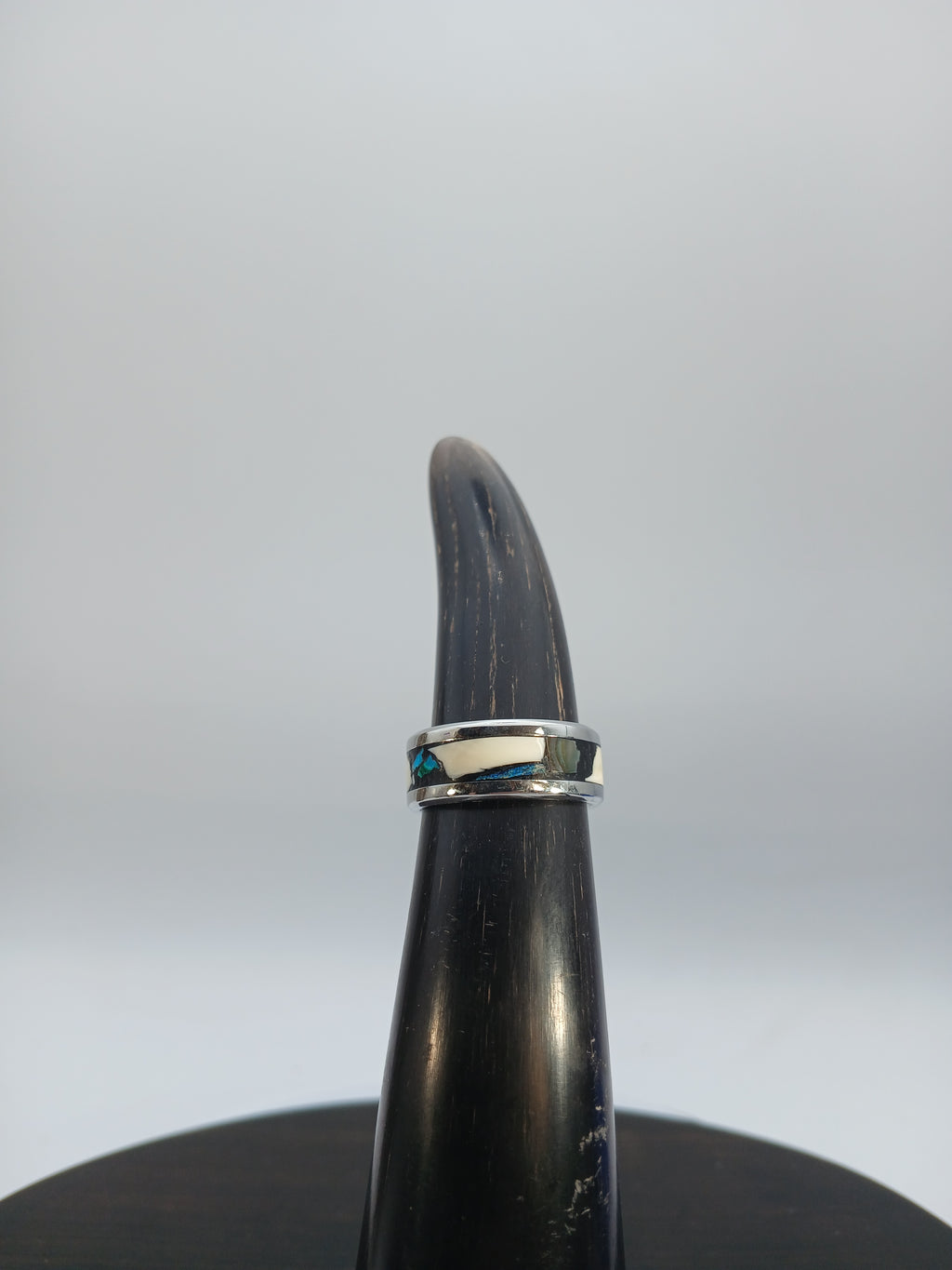 Ring aus Edelstahl mit Intarsien