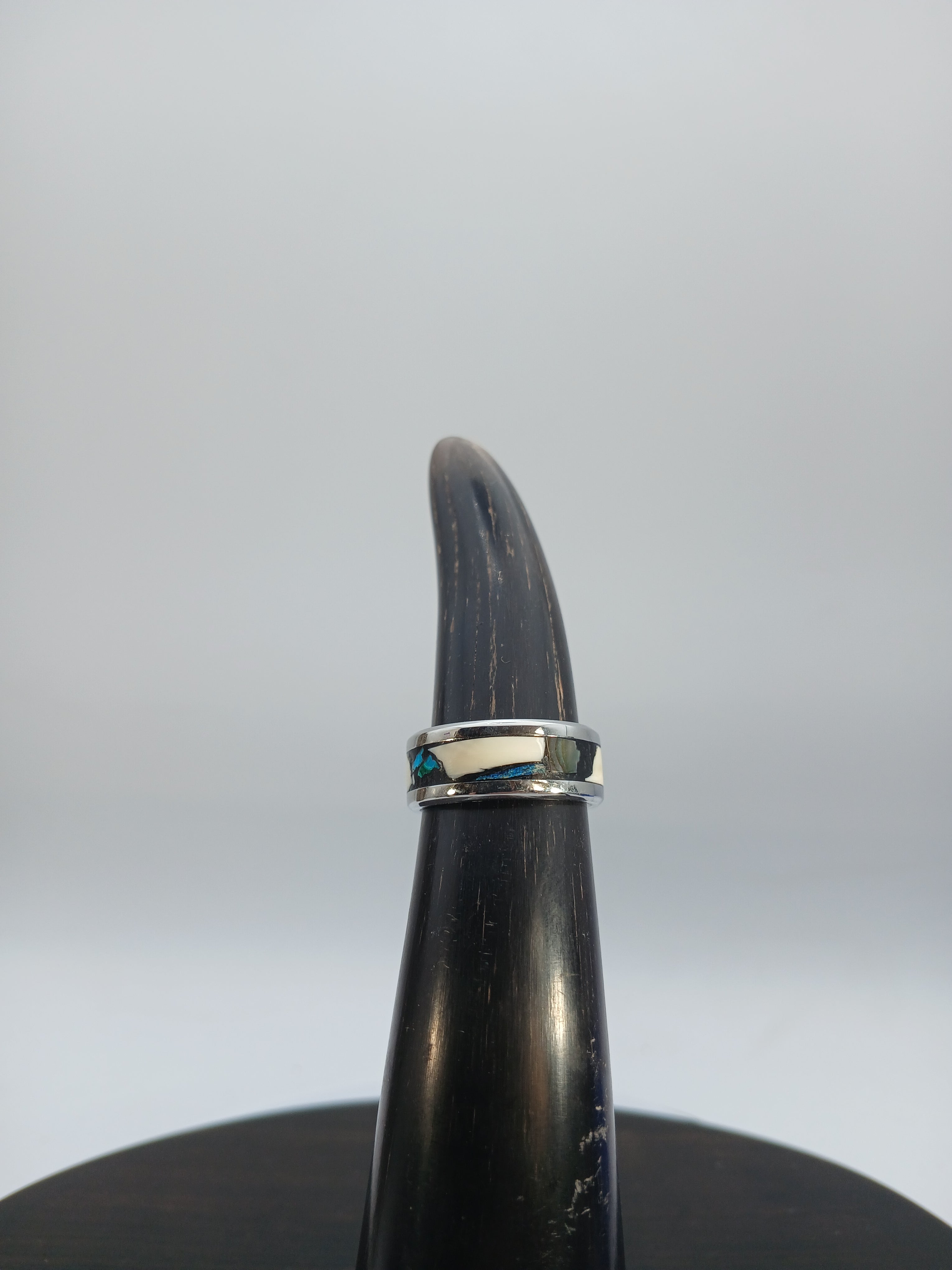 Ring aus Edelstahl mit Intarsien