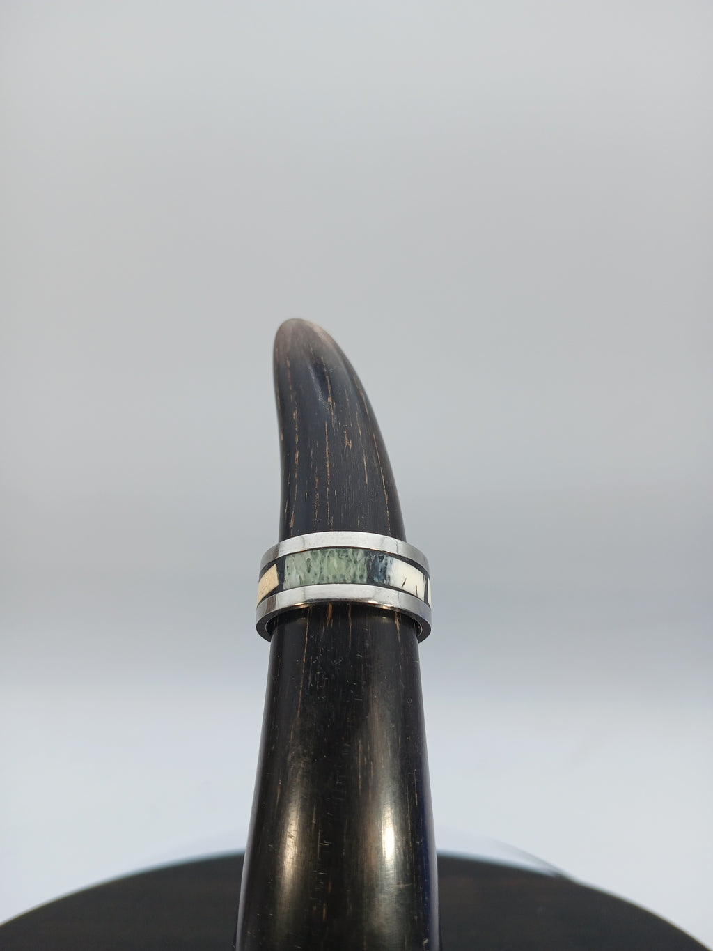 Ring aus Edelstahl mit Intarsien