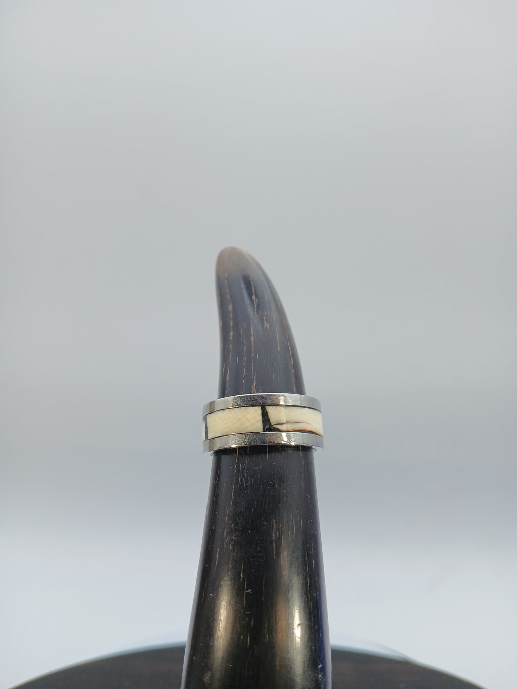 Ring aus Edelstahl mit Intarsien
