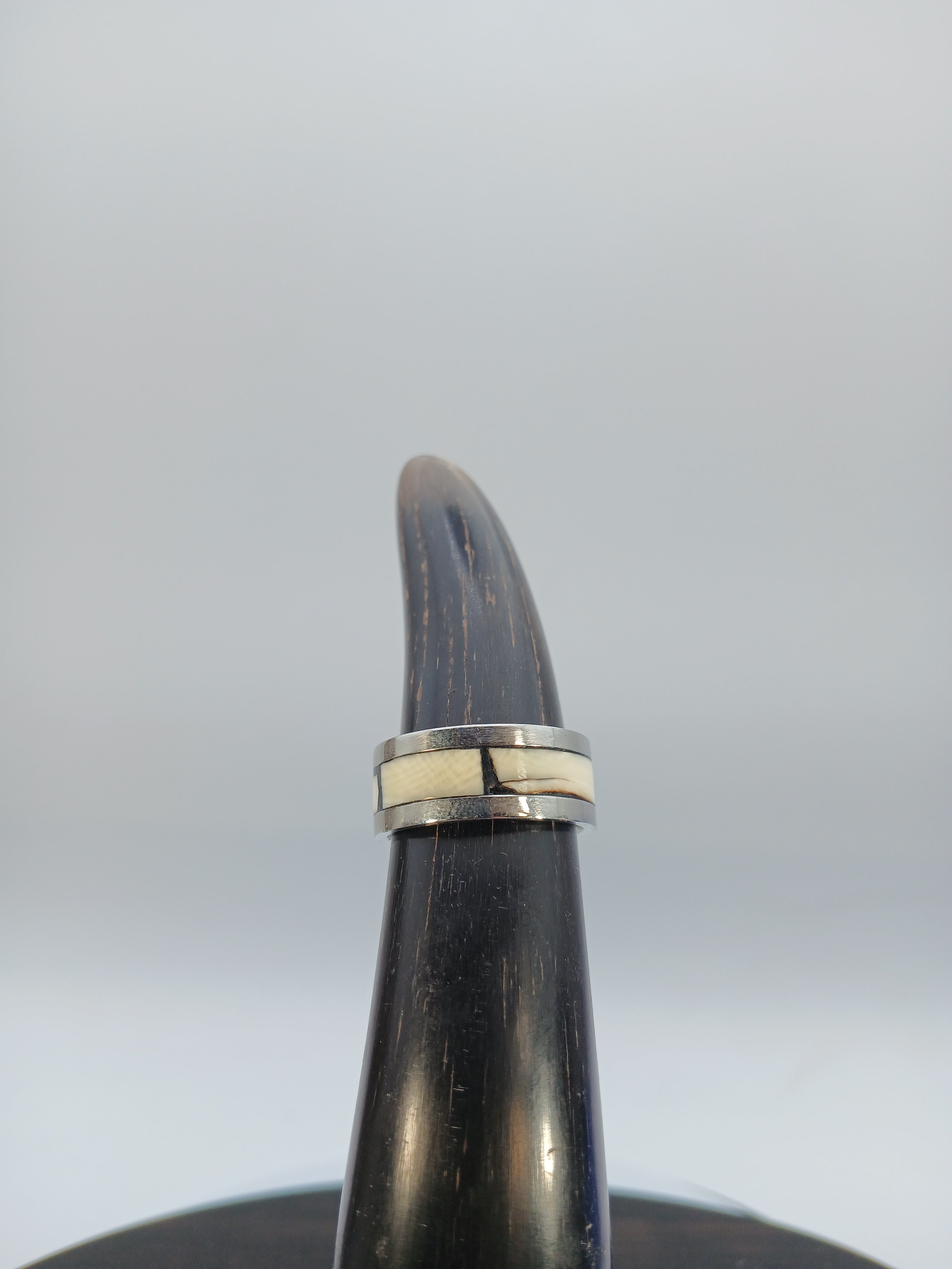 Ring aus Edelstahl mit Intarsien