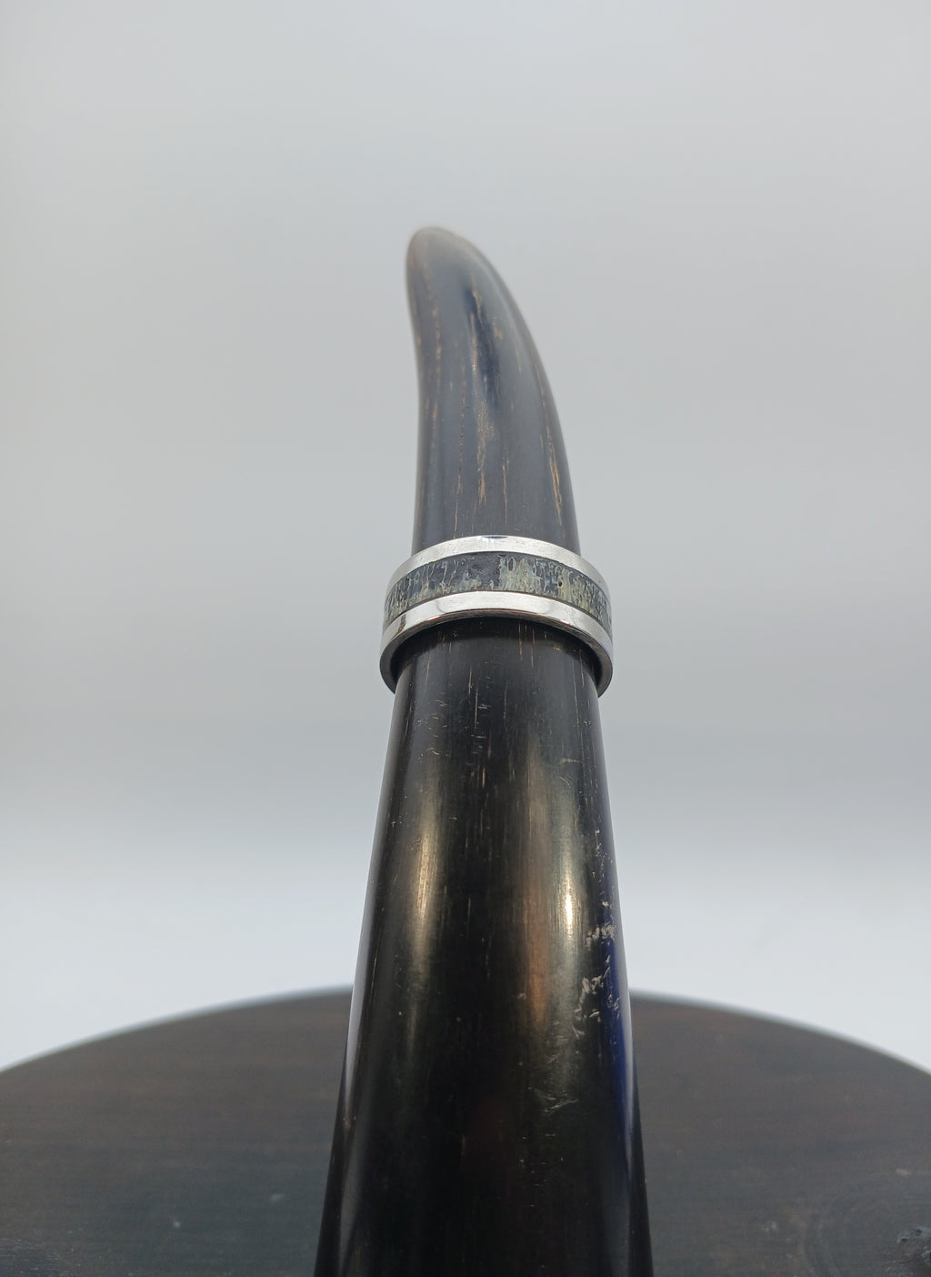 Ring aus Edelstahl mit Intarsien