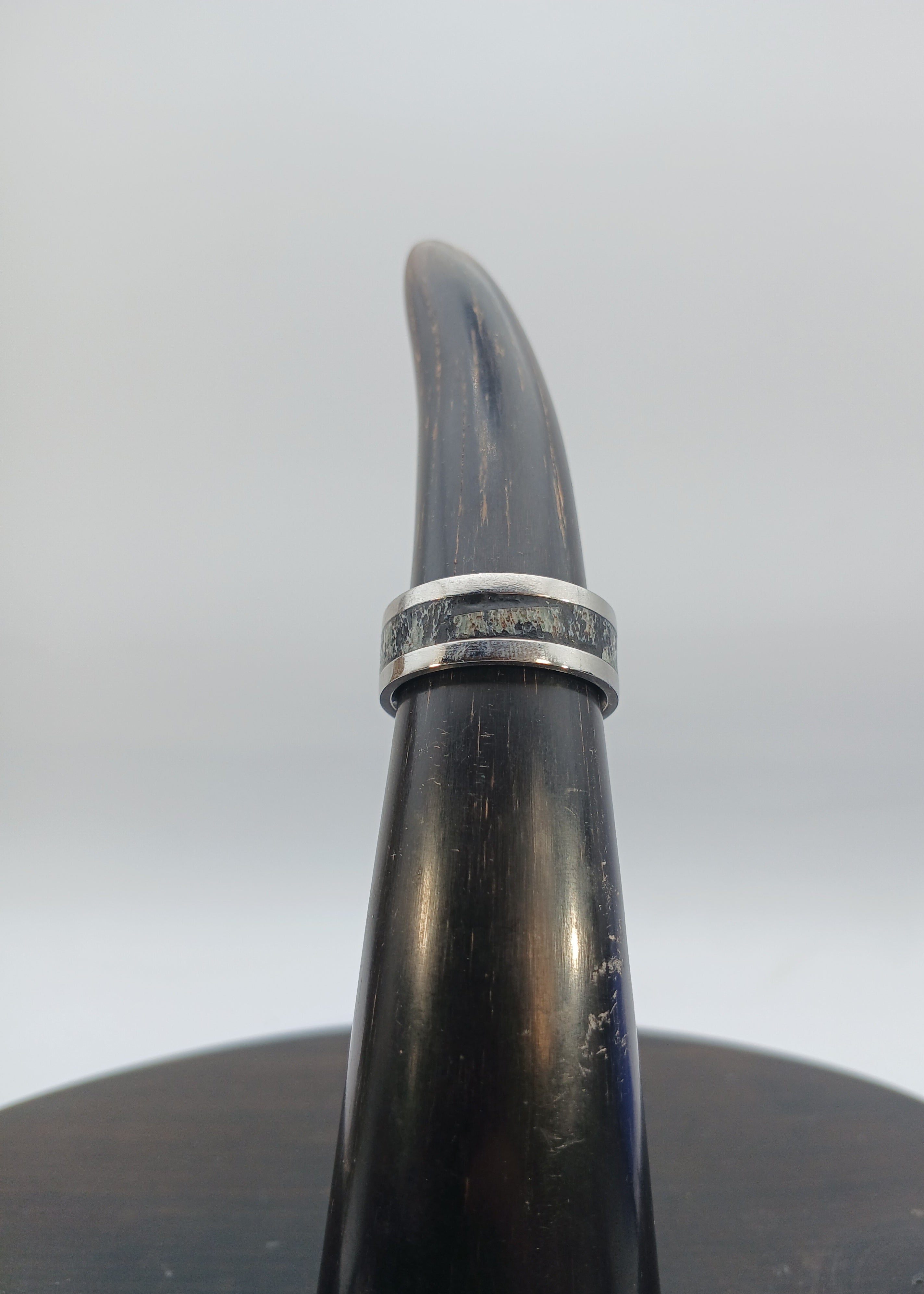 Ring aus Edelstahl mit Intarsien