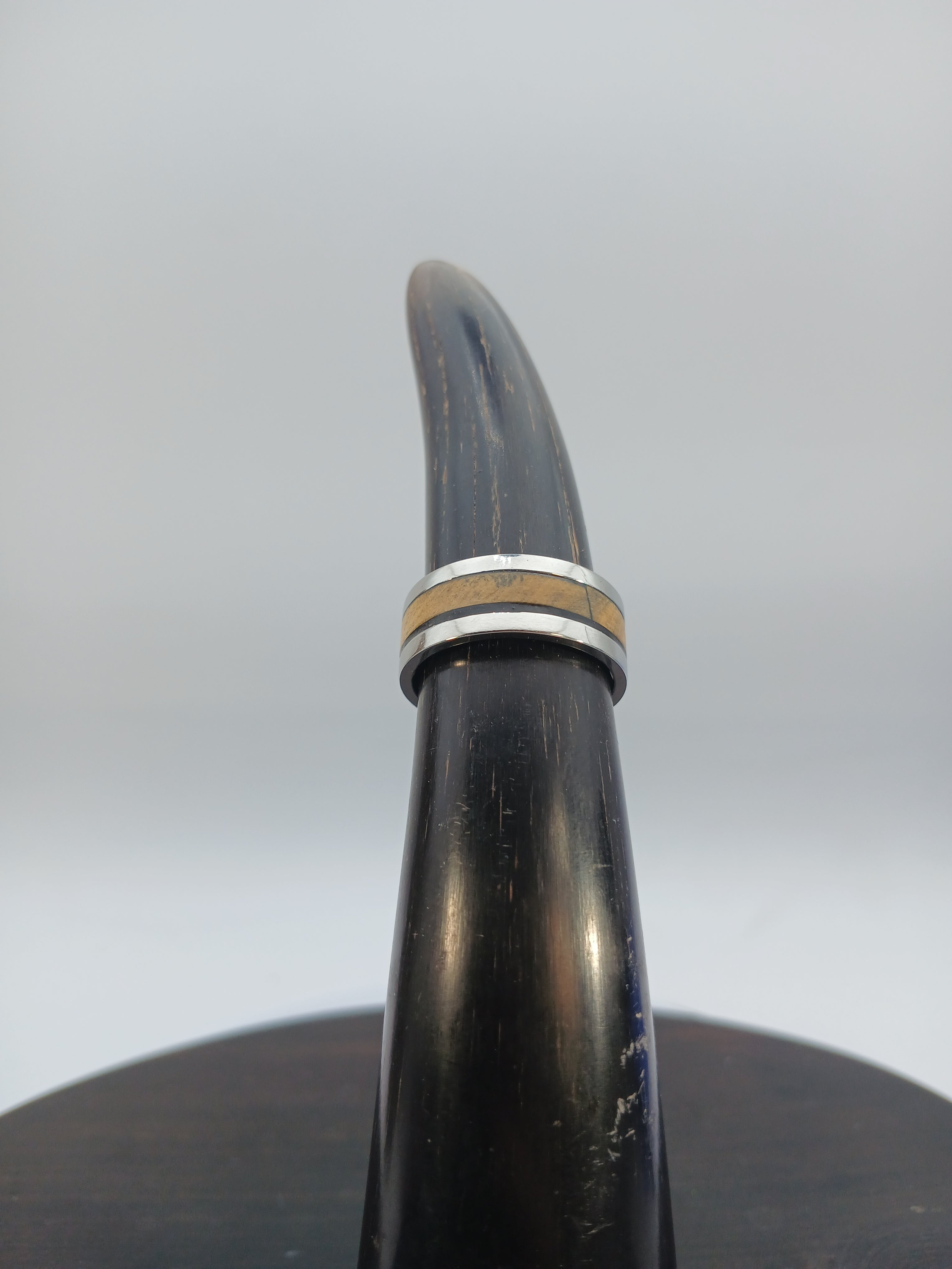 Ring aus Edelstahl mit Intarsien